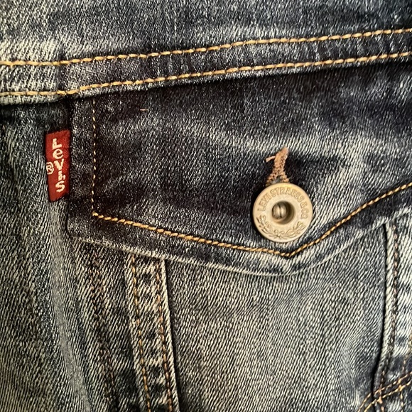Stonewashed Levi’s jacket - Picture 3 of 5